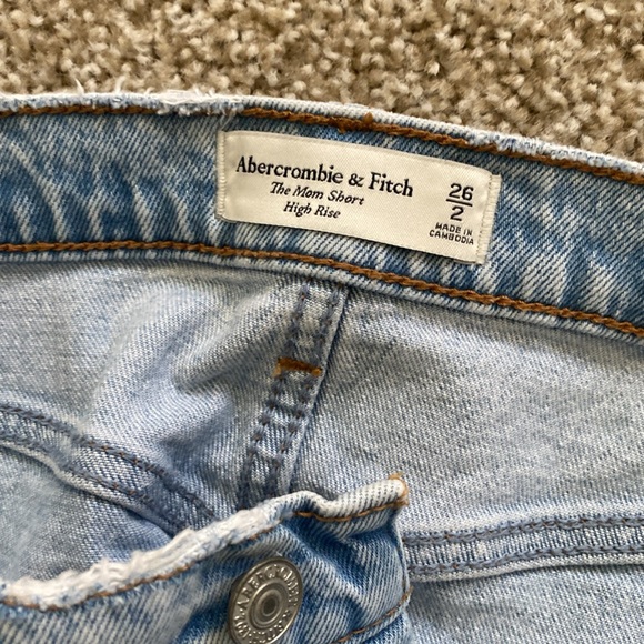 Abercrombie and Fitch Shorts 26 - Picture 4 of 4